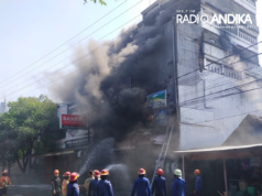 Kebakaran Toko Cat di Krian Sidoarjo, Kerugian Mencapai 3,5 Miliar