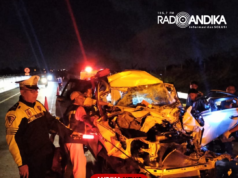 Sopir Mengantuk, Mobil Tabrak Bagian Belakang Truk di Tol Surabaya-Mojokerto