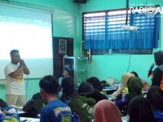 Kurangi Masalah Sampah di Sungai Brantas, Pecinta Alam di Kediri Edukasi Pelajar Tentang Pembatasan Plastik Sekali Pakai