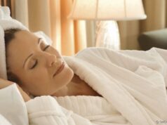 Apa yang Terjadi saat Sering Tidur dengan Rambut Basah?