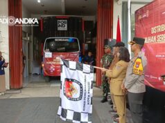 Pj Walikota Kediri Berangkatkan Pendistribusian Logistik Pilkada 2024