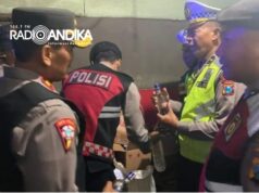 Polisi Amankan Tujuh Pemuda Mabuk dan Puluhan Botol Miras di Jombang