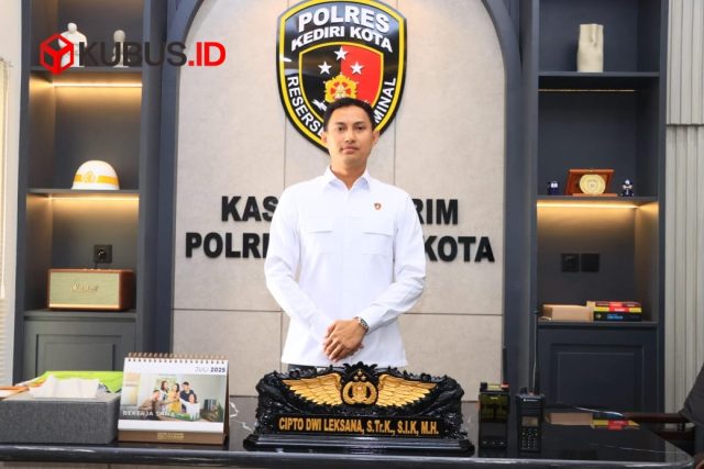 Kasat Reskrim Polres Kediri Kota AKP Cipto Dwi Leksana mengkonfirmasi penangkapan lima orang pelaku penggeroyokan di Mojo Kediri. (Foto. Redaksi)