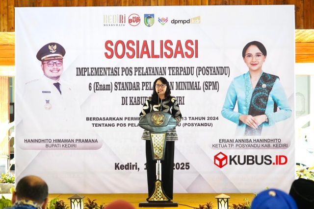 Ketua Tim Pembina Posyandu Kabupaten Kediri Mbak Cicha mengajak semua pengurus Posyandu meningkatkan pelayanan. (Foto. Redaksi)