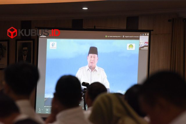 Wali Kota Kediri Vinanda Prameswati memberikan arahan kepada seluruh Koperasi Merah Putih di Kota Kediri. (Foto. Redaksi)