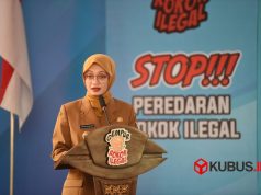 Wali Kota Kediri Vinanda Prameswati mengajak para pemilik warung kelontong untuk tidak memperjual belikan rokok ilegal. Foto. Redaksi