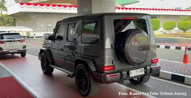 Anggota Dewan Perwakilan Rakyat (DPR) kini ramai-ramai menggunakan mobil berpelat nomor sipil. (Foto Kanal YouTube Tribun Jateng)
