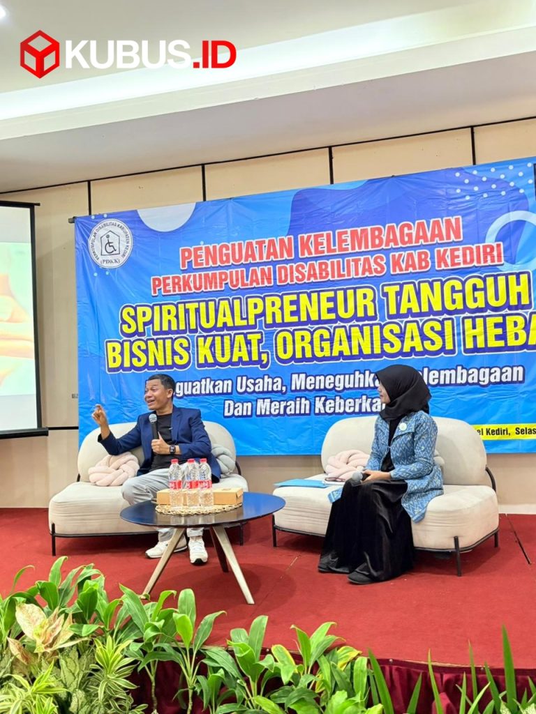 CEO ANDIKA MEDIA Sulut Semangat Spiritualpreneur di Kalangan Disabilitas Kediri 1 CEO ANDIKA MEDIA Rofik Huda memberi materi Spiritualpreneur Tangguh