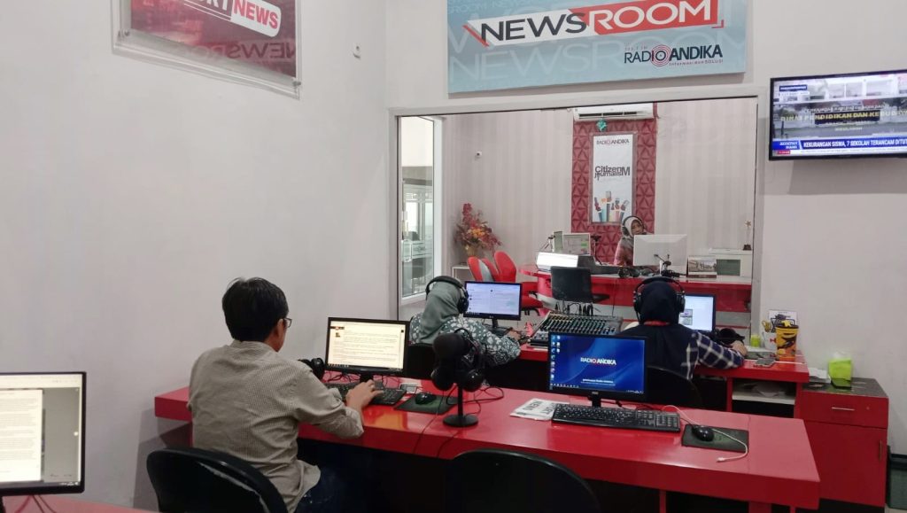 Suasana newsroom Radio ANDIKA