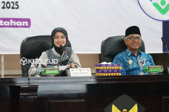 vinanda pimpin rapat