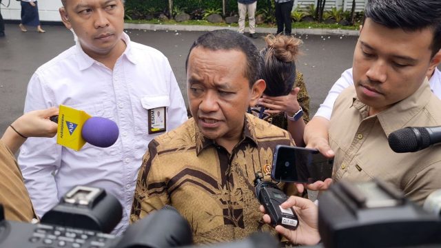 Menteri Energi dan Sumber Daya Mineral (ESDM) Bahlil Lahadalia saat menemui awak media. (Dok. Menteri ESDM)