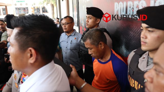 Suwarno (46) pelaku perampokan dan pembunuhan lansia asal Tampingmojo, Tembelang, Jombang diamankan polisi. (Redaksi)