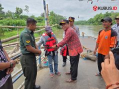Dishub Kota Kediri Bagikan Pelampung untuk Operator Tambangan