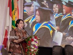 Wisuda Stikes, Mbak Cicha : Tingkatkan Derajat Kesehatan Masyarakat Ketua Yayasan Pendidikan Dharma Wanita Kabupaten Kediri, Eriani Annisa Hanindhito. (redaksi)