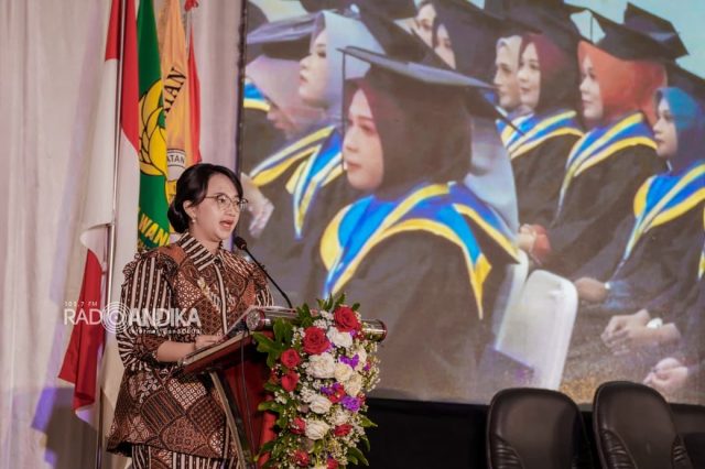 mbak cicha Ketua Yayasan Pendidikan Dharma Wanita Kabupaten Kediri, Eriani Annisa Hanindhito. (redaksi)