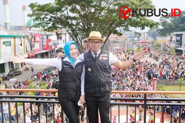 Mantan Gubernur Jawa Barat Ridwan Kamil bersama istrinya, Atalia Praratya. (Foto. Humas Pemprov Jabar)