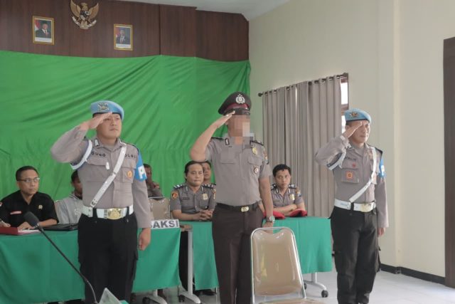 Polres Blitar menggelar sidang disiplin terhadap empat anggotanya yang diduga melakukan salah tangkap. (Foto. Redaksi) Polres Blitar menggelar sidang disiplin terhadap empat anggotanya yang diduga melakukan salah tangkap. (Foto. Redaksi)