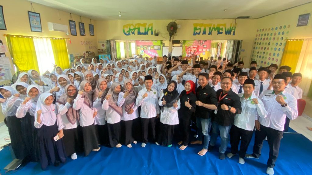 ANDIKA Media Goes To School, Bekali Siswa MTsN 1 Nganjuk Keterampilan Public Speaking 1 WhatsApp Image 2025 12 15 at 17.45.10