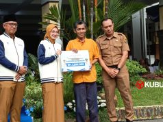 Wali Kota Kediri Serahkan BLT Simbolis Pada Lansia di Pemkot Kediri