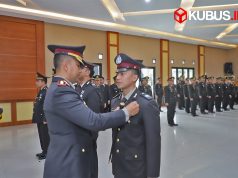 61 Personel Polres Kediri Terima Satyalancana Pengabdian