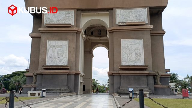 Monumen Simpang Lima Gumul Kediri