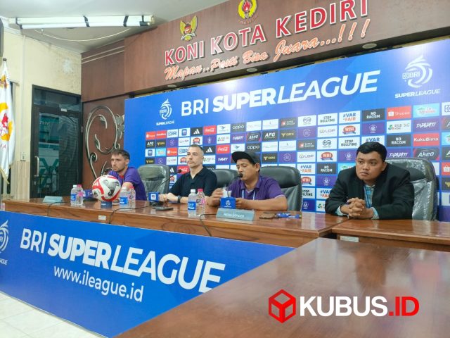 Konferensi pers usai laga Persik vs Persib