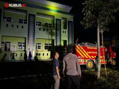 Atap Sekolah Tersambar Balon Udara, MTSN 3 Blitar Nyaris Terbakar