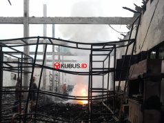 Home Industri Sepatu di Kedungmaling Terbakar, Damkar Berjibaku Hingga Pagi