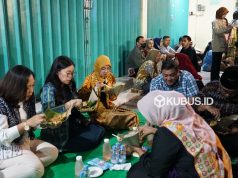 Mecel Bareng Mbak Wali di Jalan Stasiun, Pecel Tumpang Jadi Daya Tarik Kediri City Tourism