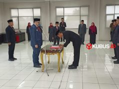 Lantik Lima Pejabat Eselon II, Bupati Dhito Tegaskan Kepala Dinas Jangan Terlena di Zona Nyaman