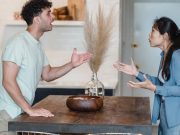 Menghadapi Perbedaan Prinsip Dengan Pasangan