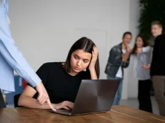 Tips Bertahan di Lingkungan Kerja Toxic Tanpa Kehilangan Kesehatan Mental