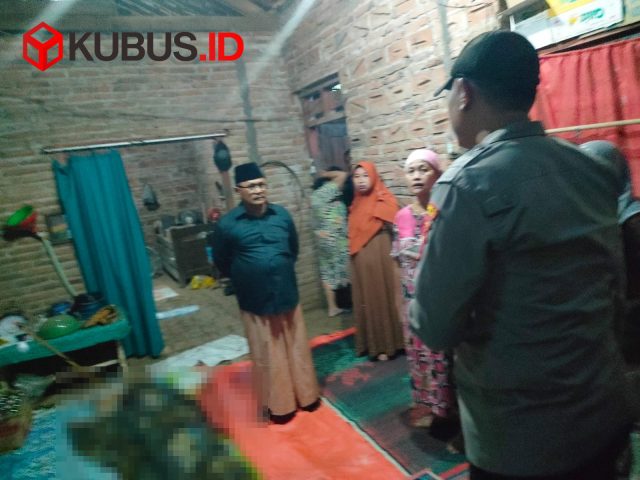 Korban meninggal dunia diduga karena kesetrum aliran listrik di Gondang, Tulungagung. (Foto. Redaksi)
