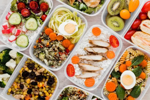 Meal-Prep-untuk-Kesehatan-Optimal-Tips-Memasak-Sehat-dan-Nutrisi-untuk-Ibu-Muda-yang-Sibuk-1024x682