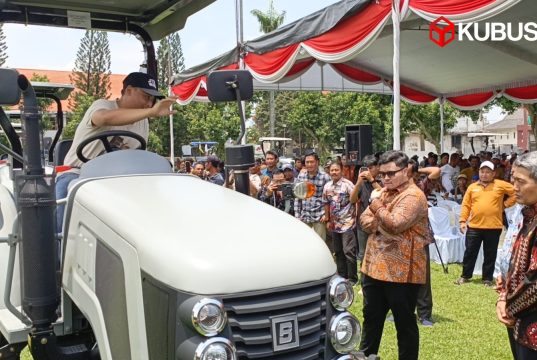 Wujudkan Swasembada Pangan, Bupati Dhito Serahkan Puluhan Alsintan untuk Petani Kediri