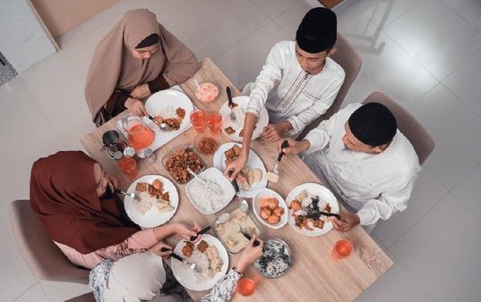 Dari Dapur ke Ruang Tamu: Ramadan yang Mengikat Hati