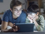 Cara Membatasi Screen Time Tanpa Drama