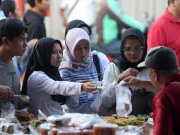 Mengapa Jalanan Terasa Lebih Hidup Beberapa Menit Sebelum Magrib