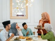 Ritual Kecil Menjelang Magrib yang Selalu Dinanti Banyak Orang