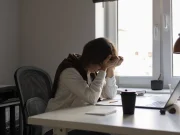 Capek Pura-Pura Baik-Baik Saja di Usia 20-an