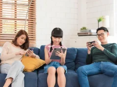 Hidup di Antara Dua Generasi: Quarter Life Crisis di Tengah Perubahan Nilai Hidup