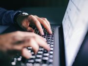 Kita Ada di Mana-Mana, Tapi Tidak Benar-Benar Di Sini