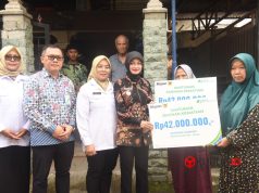 Komitmen Jaga Kesejahteraan Masyarakat, Pemkot Kediri Serahkan Jaminan Kematian untuk Pekerja Rentan