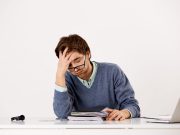 Hidup yang Terasa Penuh, Tapi Tidak Pernah Benar-Benar Utuh