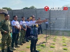 Kapolres Kediri AKBP Bramastyo Priaji serta jajaran Forkopimcam dari seluruh kecamatan di Kabupaten Kediri saat Lewat Lomba Menembak Hari Bhayangkara ke 80. Foto. Redaksi